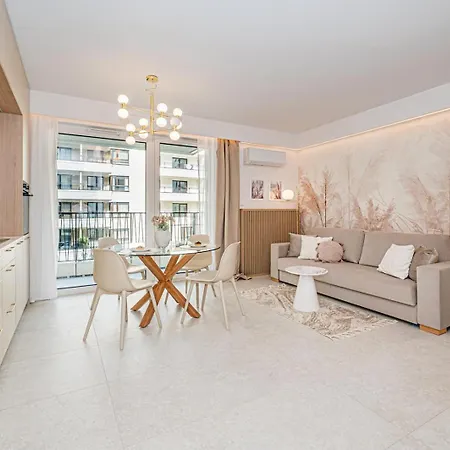 Apartment Old Town Royale *